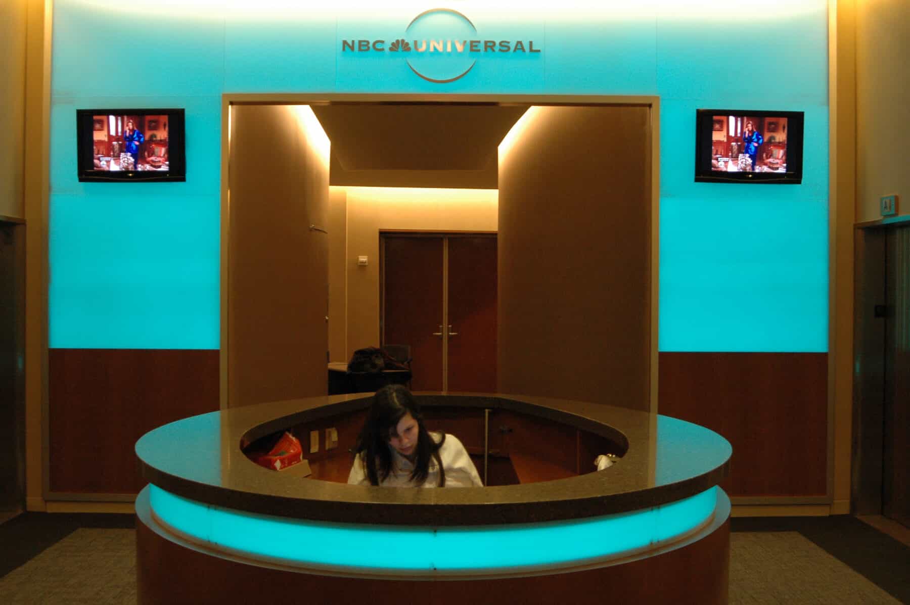 Architectural Backlit Glass Wall Panels and Circular Reception Desk for NBC Universal Studio at Rockefeller Center for Construction Specialty Projects by Commercial Builder & General Contractor Structural Enterprises